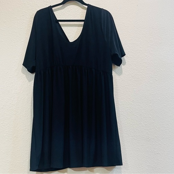 T36 - Torrid Black Cinch Front Babydoll Top Size 3 22/24 - Picture 3 of 4